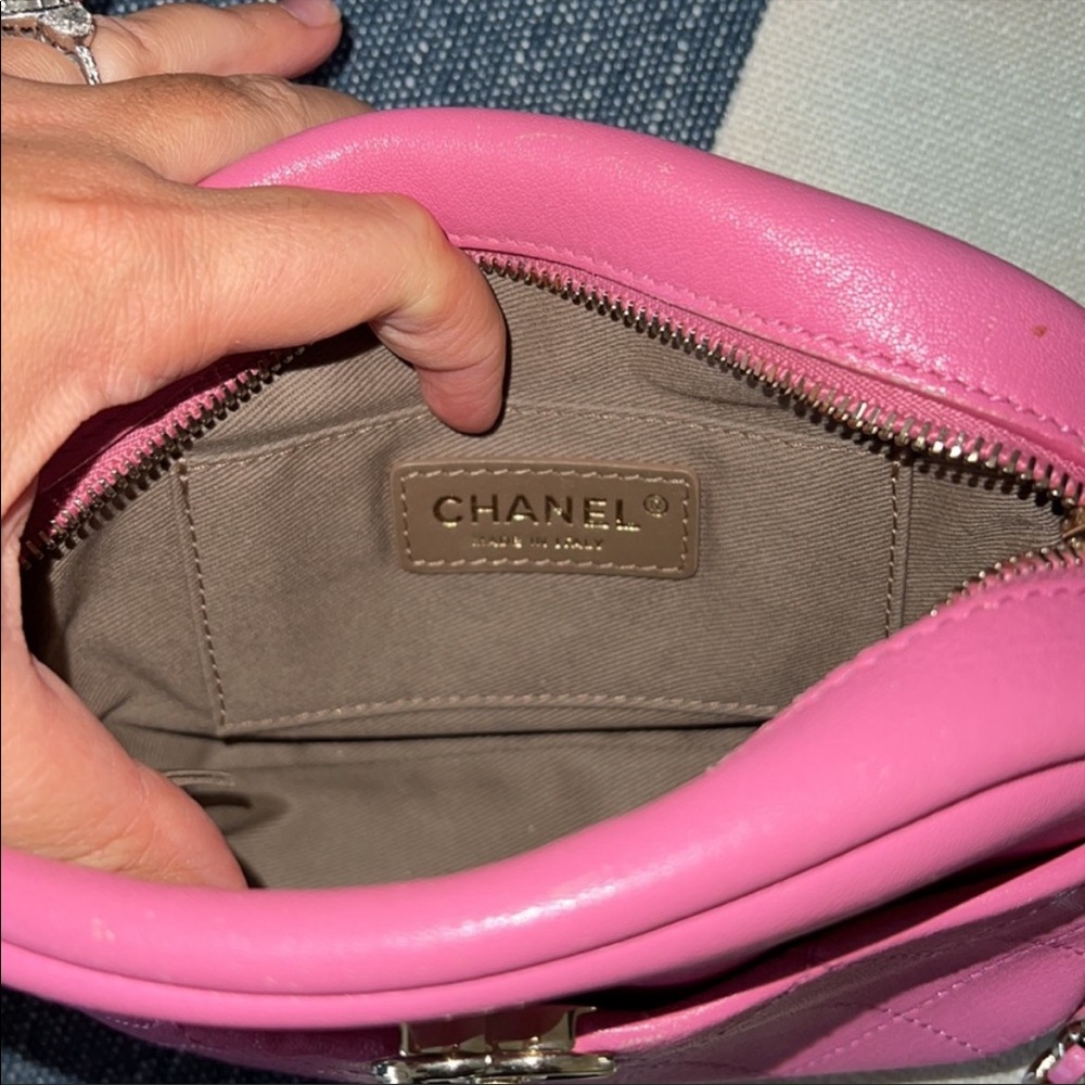 ❌SOLD CHANEL camera bag, AUTHENTIC❌SOLD - Picture 5 of 16